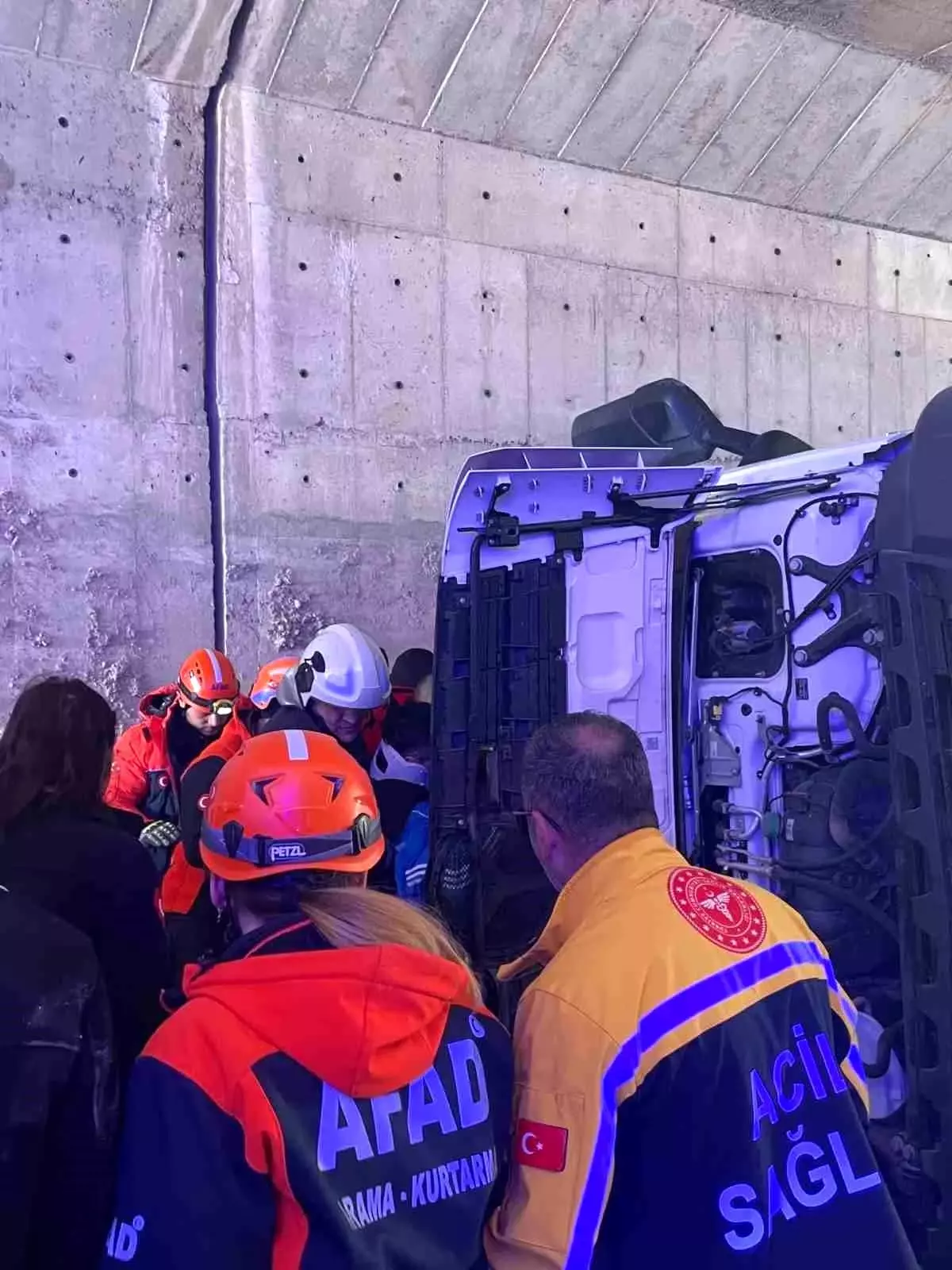Çankırı’da Tır Kazası: 4 Kişi Hastaneye Kaldırıldı