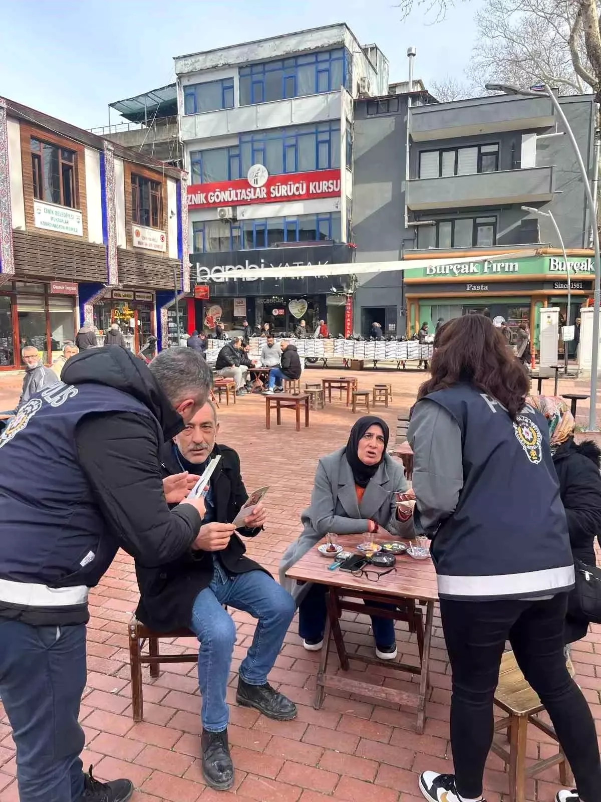 İznik’te Polis, Dolandırıcılık Şüphelilerine Karşı Bilinçlendirme Çalışması Yaptı