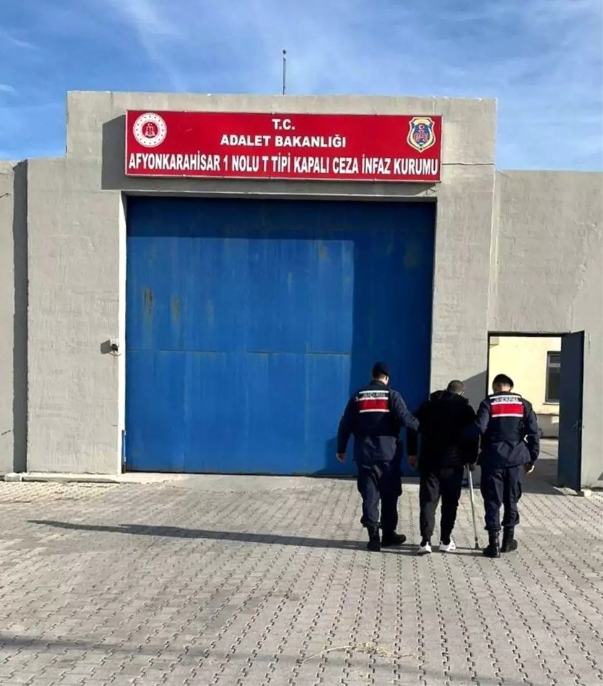 Afyonkarahisar’da 46 Yıl 6 Ay Hapis Cezalı Şahıs Jandarma Tarafından Yakalandı