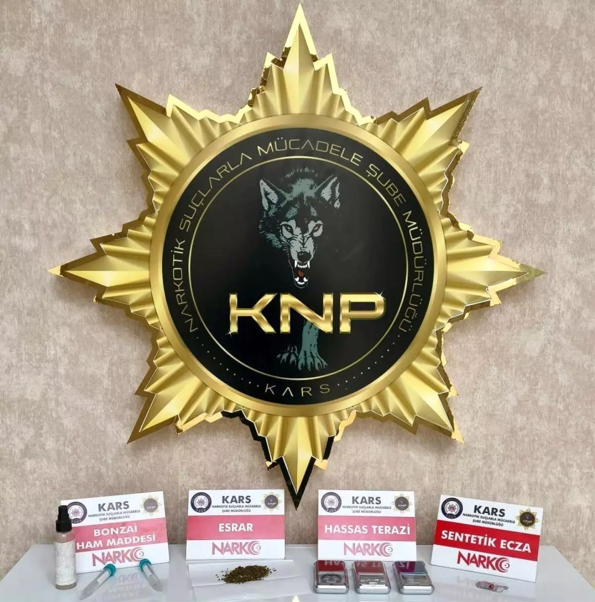 Kars’ta Uyuşturucu Kaçakçılığı Operasyonu: İki Şüpheli Tutuklandı