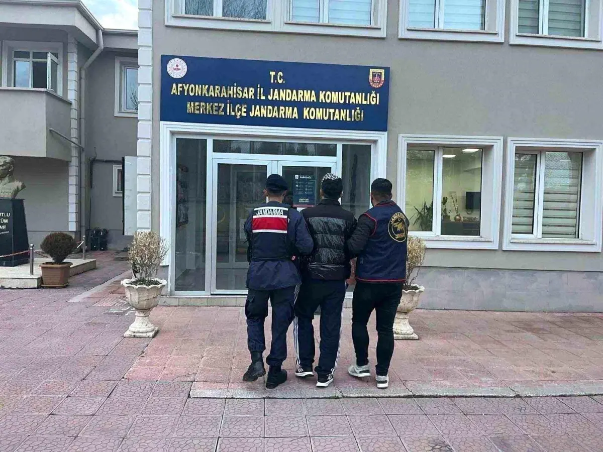 Afyonkarahisar’da Jandarma Operasyonu: Aranan Şahıs Kasten Yaralama Suçundan Yakalandı