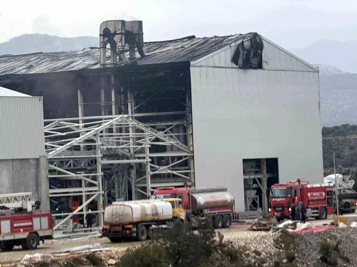 Milas'ta İnşaat Halindeki Fabrikada Çıkan Yangın Kontrol Altına Alındı