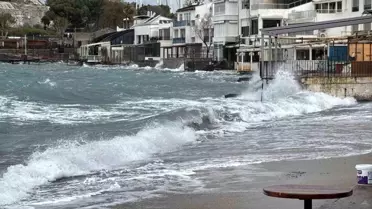 Bodrum’da Şiddetli Fırtına Feribot Seferlerini Askıya Aldı