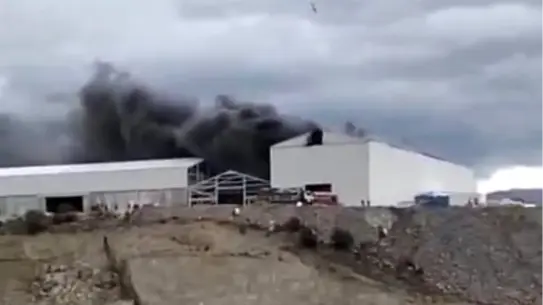 Milas'ta İnşaat Halindeki Fabrikada Çıkan Yangın İtfaiye Ekiplerini Seferber Etti