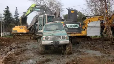 Sapanca’da Çamura Saplanan Arazi Aracı ve Kepçeler 6 Gün Süren Kurtarma Operasyonuyla Çıktı