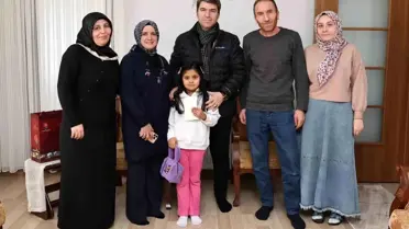 Amasya Valisi Önder Bakan, Deprem Yıl Dönümünde Ceylan Ailesi'ni Ziyaret Etti