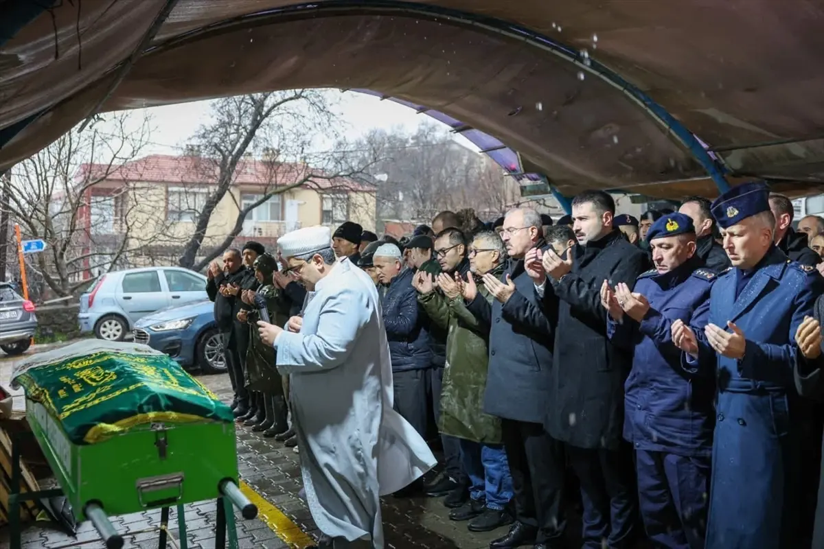 Çanakkale Ayvacık’ta Şehit Er Ali Osman Esen’in Annesi Şerife Esen’in Cenazesi Toprağa Verildi
