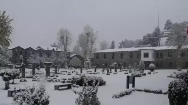 Kar yağışı sonrası dağ manzarası