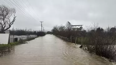 Çanakkale Ayvacık’ta Şiddetli Yağış Köy Yolunu Çökertti