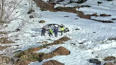 Bozkurt'ta Şarampole Devrilen Otomobilde 2 Kişi Yaralandı