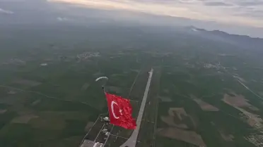 Türk Askeri, 661,5 m² Bayrakla Gökyüzünde Rekor Kırdı