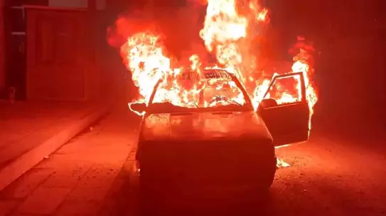 Antakya’da Emanet Araç Aniden Alev Aldı: Şoför Şokta Kaldı