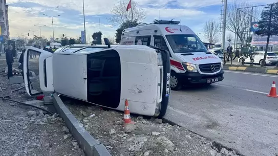 Trabzon’da Kontrolden Çıkan Araç Devrildi: Sürücüye Ceza Kesildi