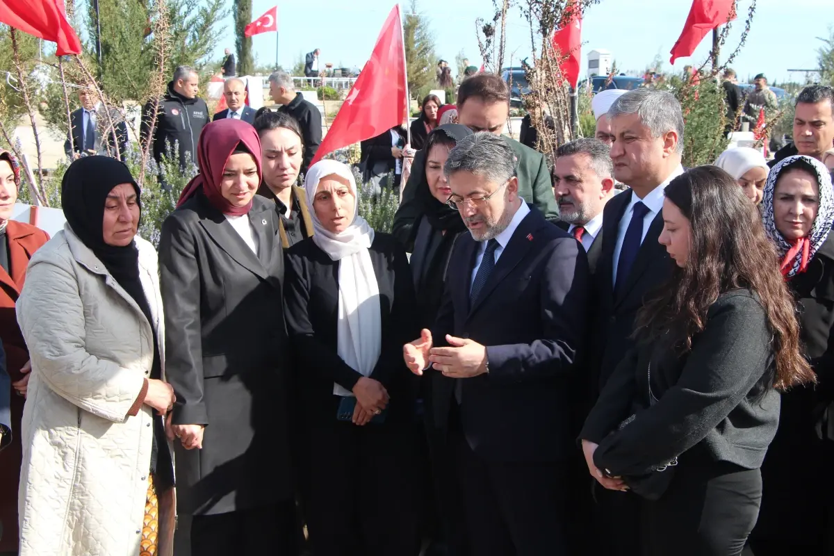 Bakan Yumaklı, Deprem Şehitlerine Saygı Duruşunda Mevlit Düzenledi