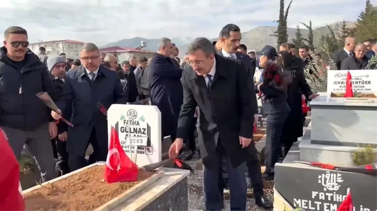 Cevdet Yılmaz, 6 Şubat Depremi Yıldönümünde İslahiye Şehit Mezarlığını Anma Töreni Düzenledi