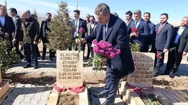 Bakan Tekin, Şanlıurfa'daki Deprem Şehitliği'ni Anma Töreniyle Ziyaret Etti