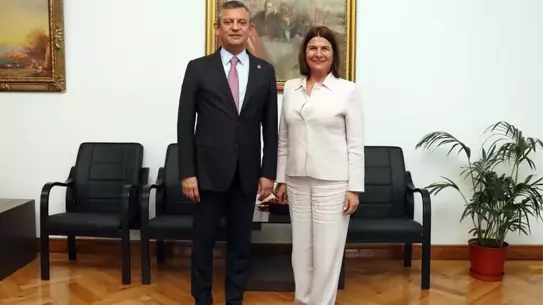 Foça’da emekli çalışan, kıdem tazminatı alamadığı için protesto etti; CHP’li belediye başkanının cevabı tartışma yarattı