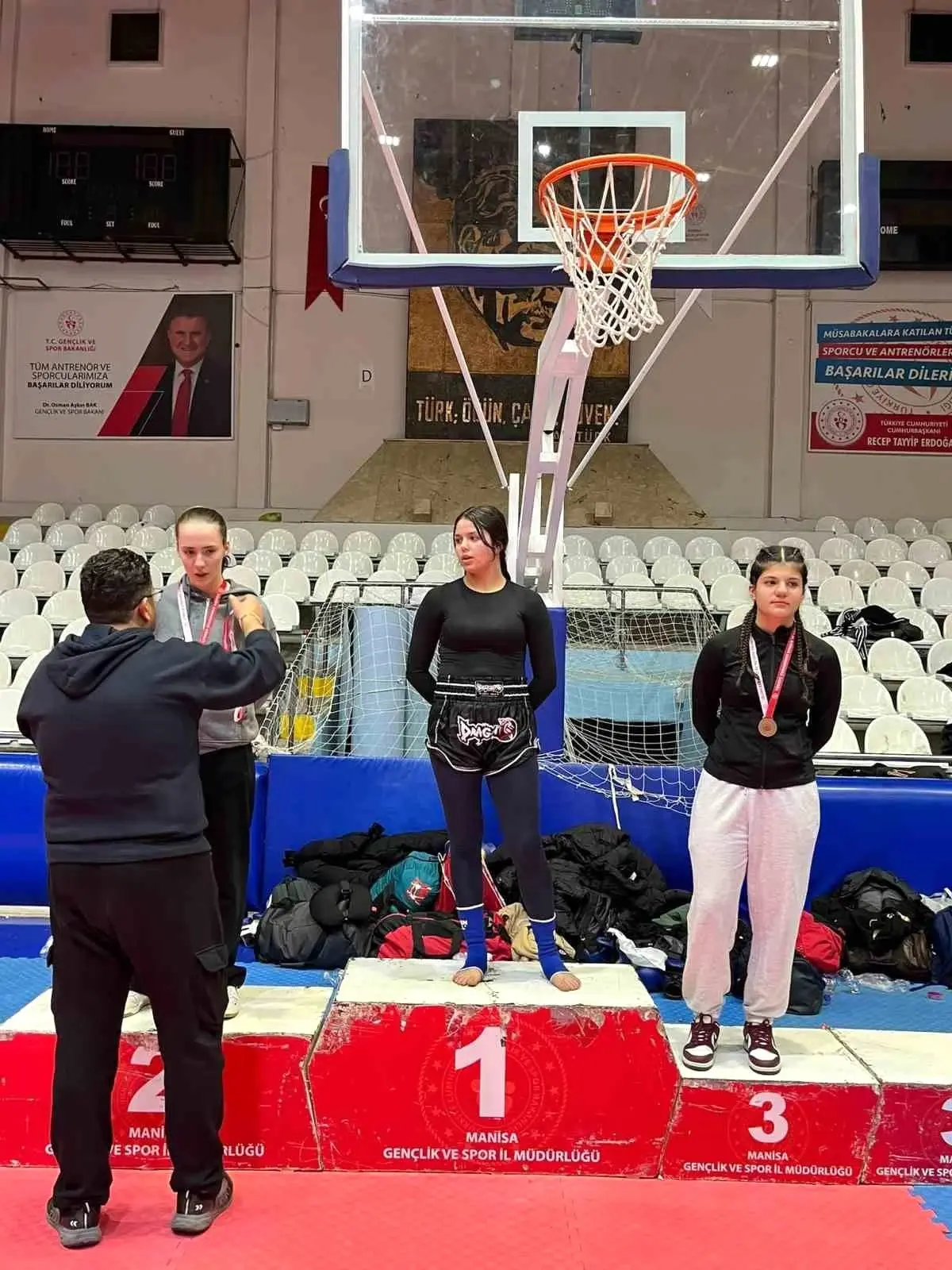 Bilecikli Kick Boksçular Manisa Şampiyonasında Altın ve Gümüşe Ulaştı