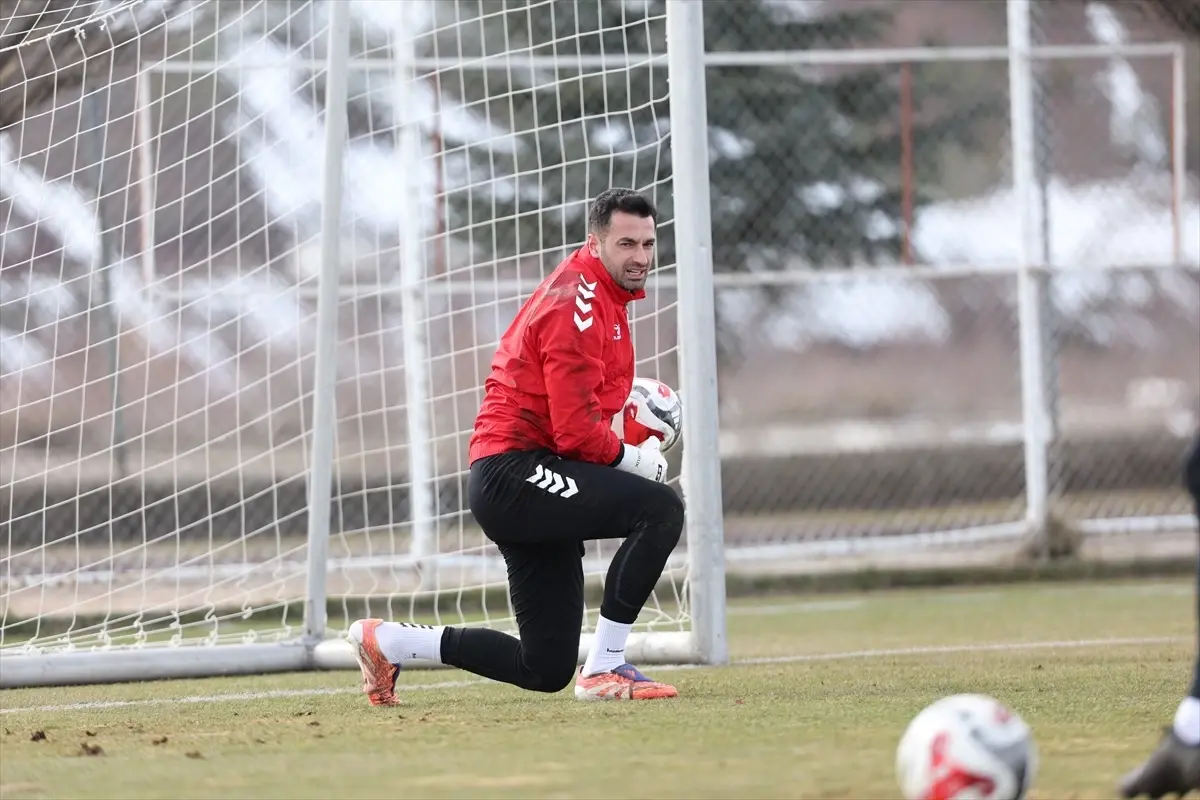Sivasspor, Sarıyer Maçına Hazırlıklarını Tamamladı ve Kampa Girdi