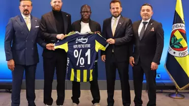 Kante’nin eski ayakkabıları imza töreninde sosyal medyada büyük ses getirdi