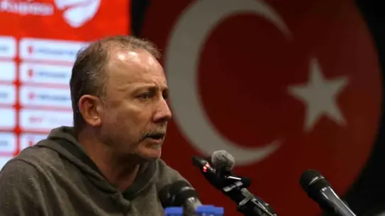 Sergen Yalçın maç sonrası açıklama yapıyor