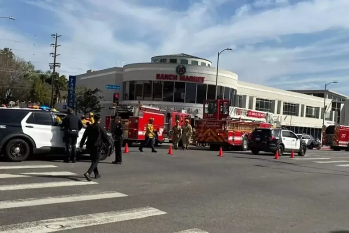 Los Angeles'ta Binek Araç Markette Çarparak 3 Ölü, 6 Yaralıya Sebep Oldu