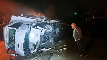 İnegöl’de Tır Kontrolünü Kaybetti, Sürücü Yaralı