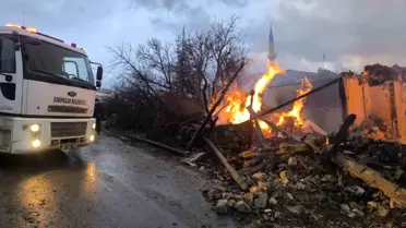 Karabük Ovacık’ta Sabaha Karşı Çıkan Yangın 4 Evi ve Ahırı Yok Etti