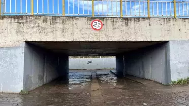 Torbalı’da Şiddetli Sağanak Sonrası Alt Geçitte Araç Batması: 58 Yaşındaki Sürücü Hayatını Kaybetti