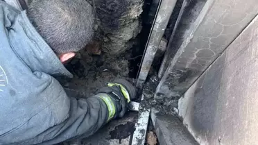 Van'ın Tuşba İlçesinde Çatı Yangını Kontrol Altına Alındı