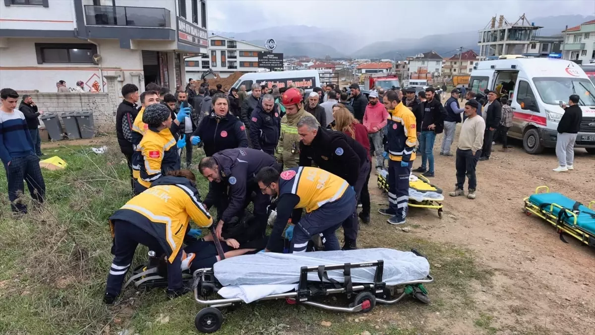 İnegöl'de Ehliyetsiz Sürücünün Kontrolsüz Sürüşü 13 Kişiyi Yaraladı