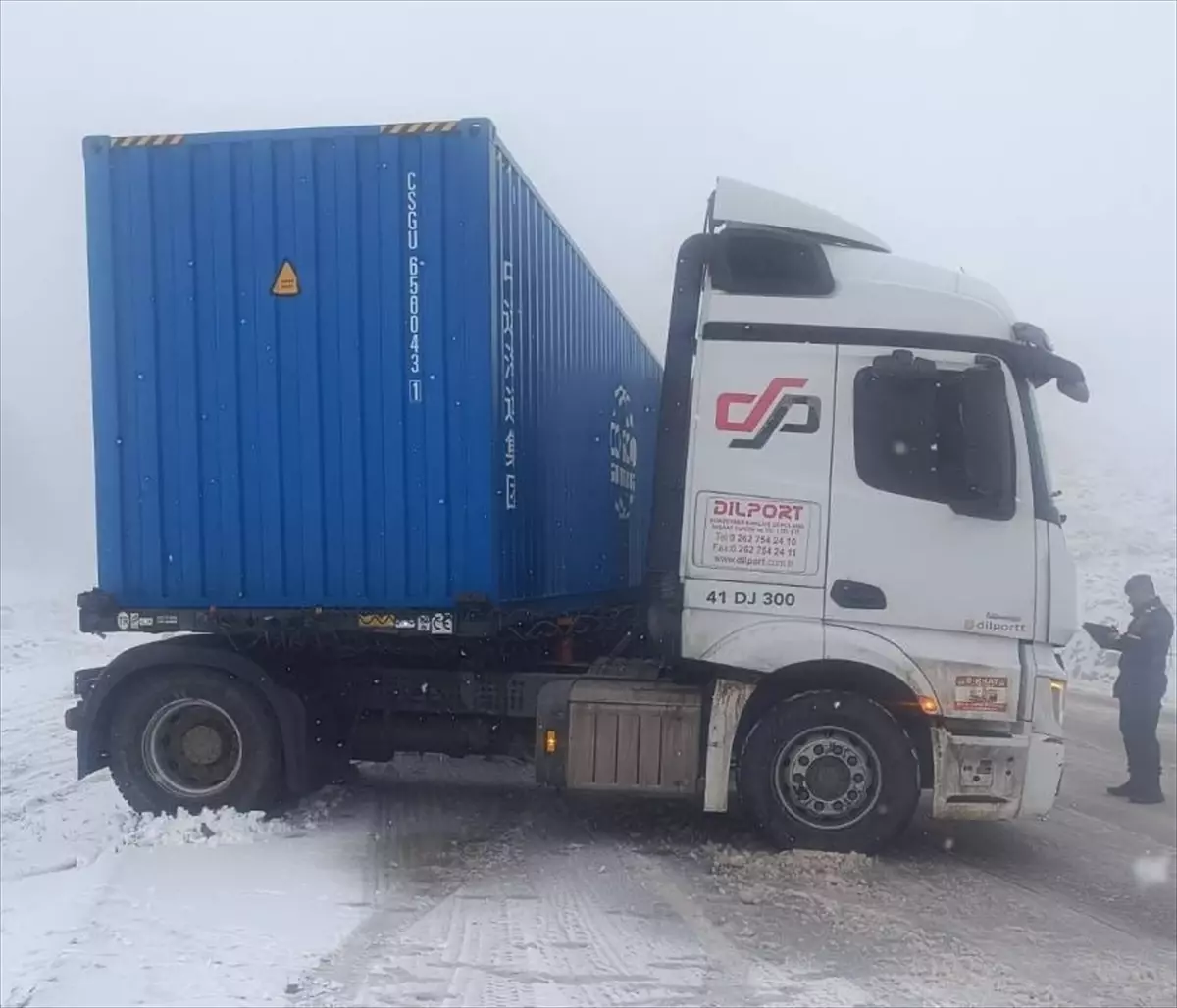 Çankırı’da Şiddetli Kar Yağışı Yolları Felç Etti: Yüksek Kesimlerde Ulaşım Zorlaşıyor