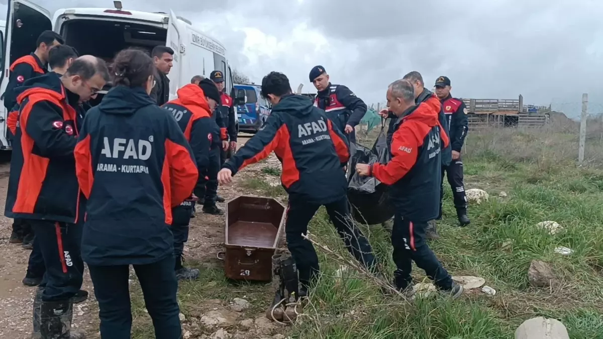 İzmir'de Sel Felaketinde Hayatta Kalan Kişi Sağ Kurtarıldı