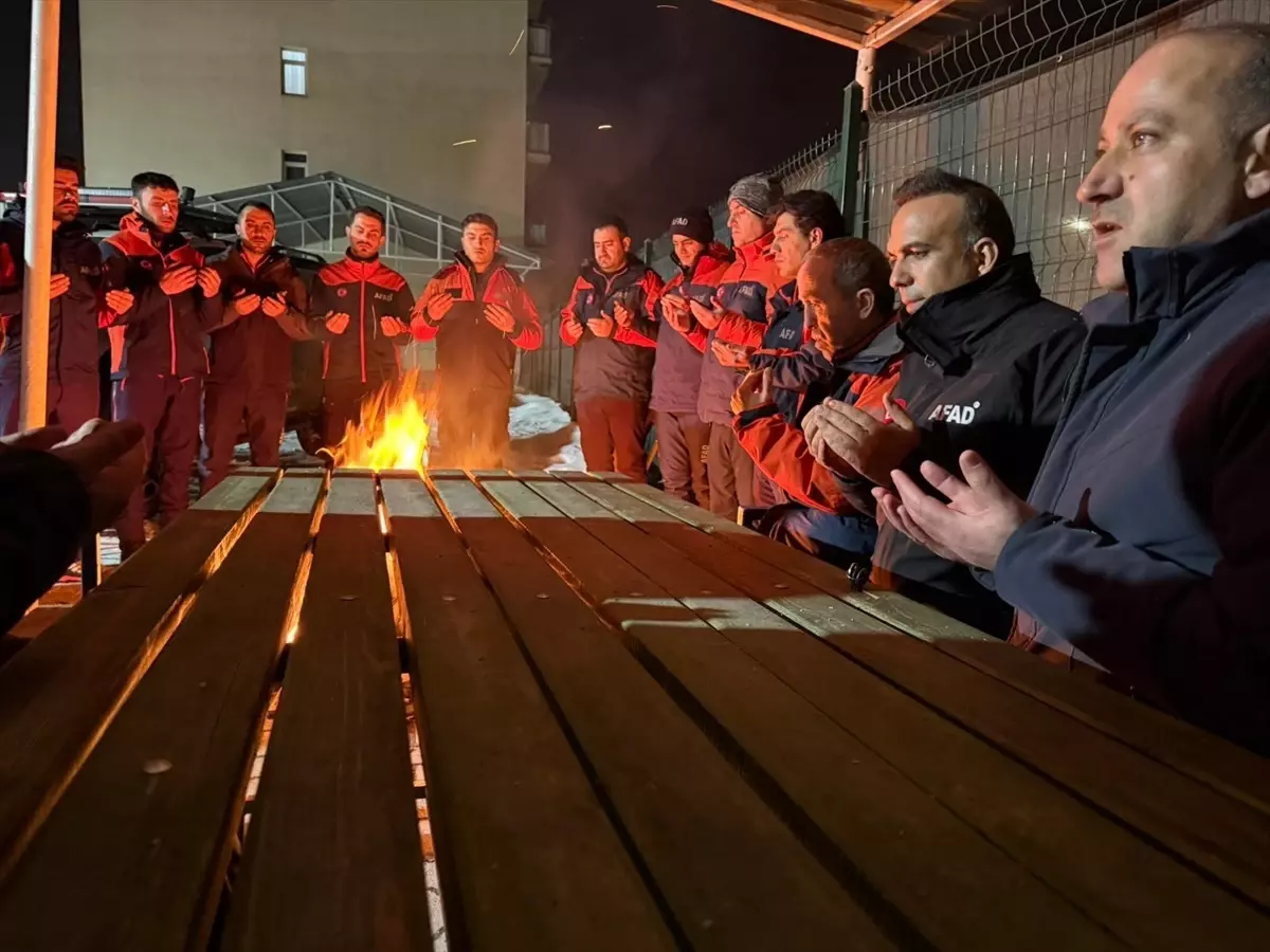 Van’da 3. Yıl Dönümünde Deprem Anma Etkinliği ve Erek Dağı Tırmanışı