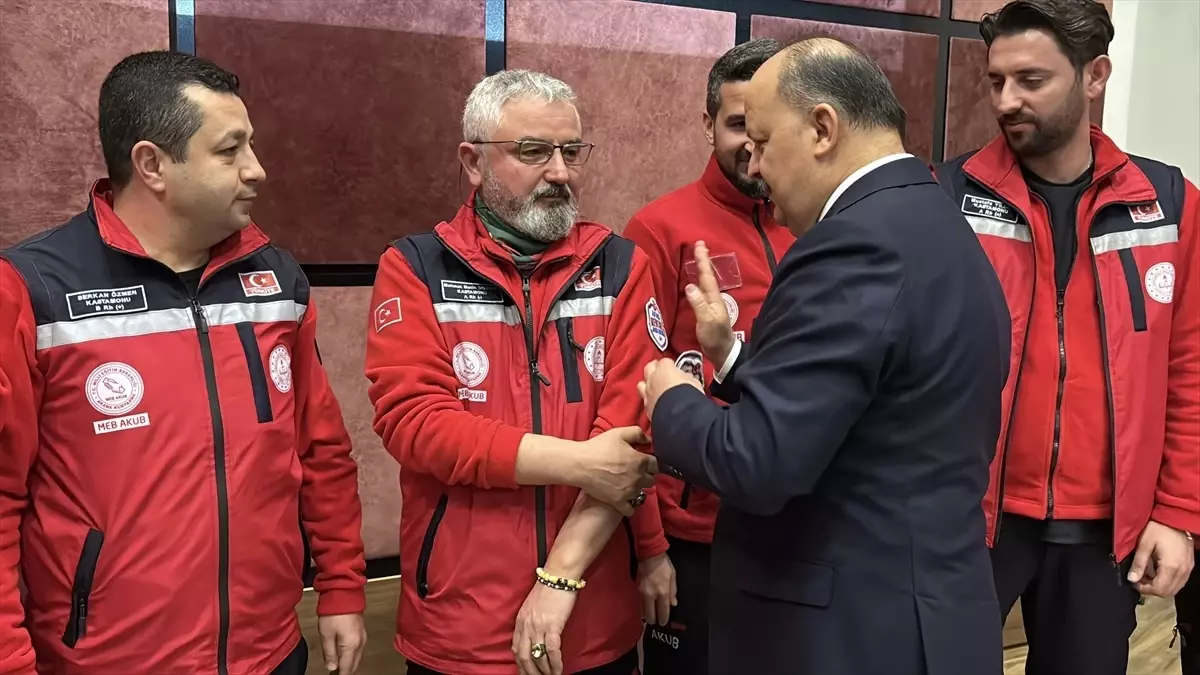 Kastamonu’da Deprem Anma Programı: Dua ve Sertifika Takdimiyle Kaybedenleri Anma