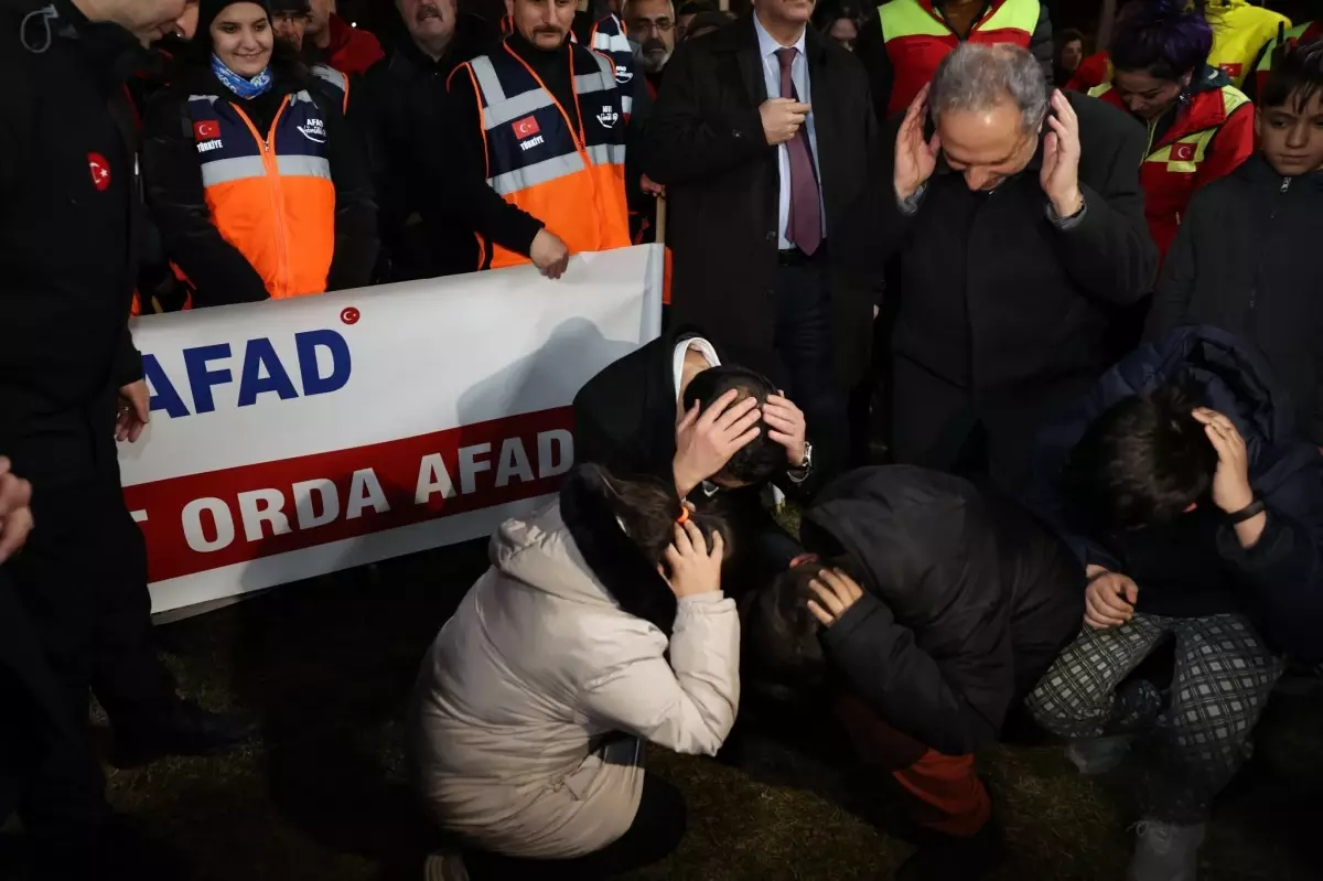 Kayseri’de Deprem Anısına Sessiz Yürüyüş ve Tahliye Tatbikatı Gerçekleştirildi