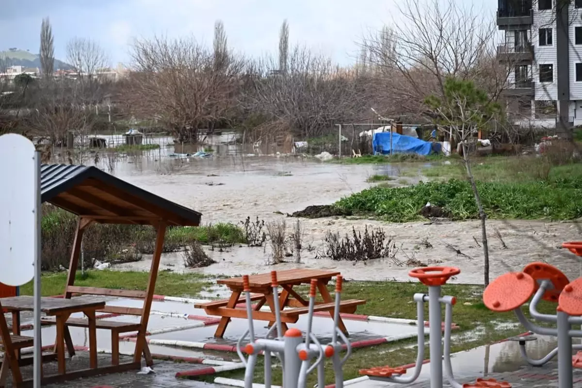Soma’da Şiddetli Sağanak Sonrası Bakırçay Deresi Taşkını