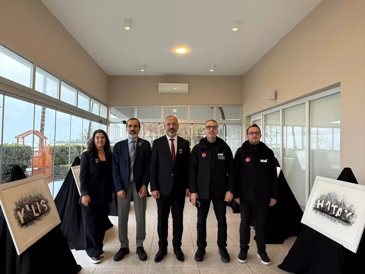 Mersin’de “Zamanın Kırıldığı An” Sergisiyle Deprem Hafızası Yeniden Canlanıyor