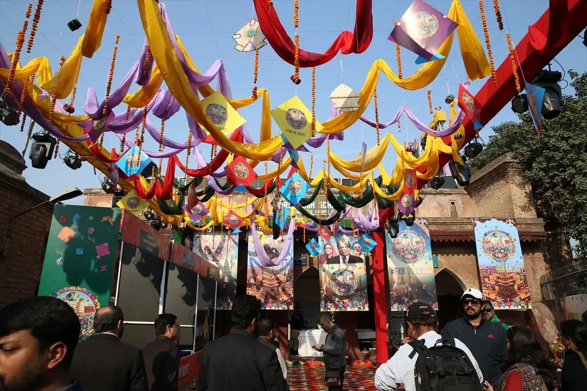 Lahor’da 25 Yıllık Aradan Sonra Basant Uçurtma Festivali Yeniden Başladı
