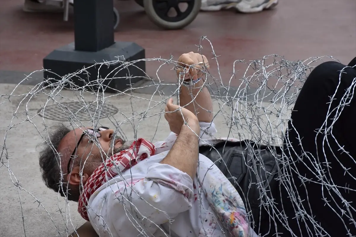 Trabzon'da Akademisyen Dr. Kemal Sağlam'dan Gazze'ye Destek Eylemi