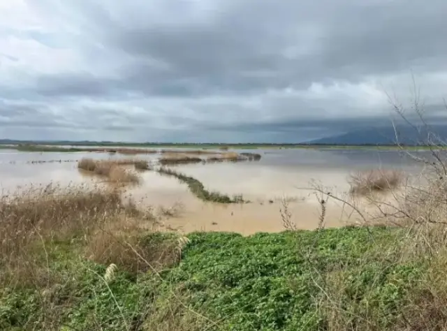 AFAD ekiplerinin sel bölgesinde çalışmalarını sürdürdüğü an