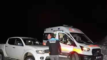 Karla Kaplı Dağ Yolunda 68 Yaşındaki Hasta Zorlu Kurtarma Operasyonu