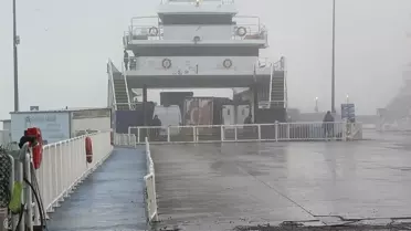 Yoğun Sis Çanakkale Boğazı'nda Gemi Trafiğini Durdurdu