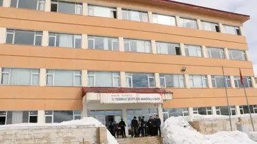 Deniz Demirkazık, 26 Yıllık Aradan Sonra Yüksekova’da Yeniden Sınıfa Döndü