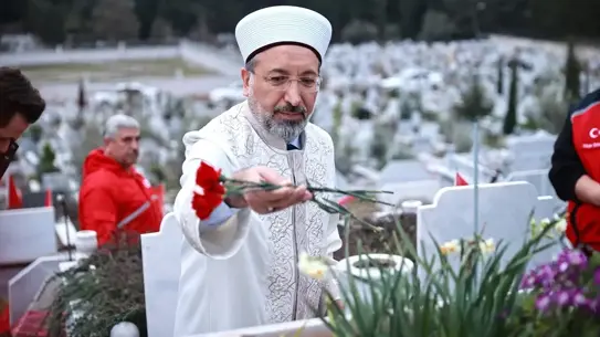 Hatim duası sırasında toplu dua anı