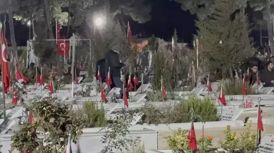 Depremzedeler Kaybedilenleri Anıyor: Şehrin Sessiz Duygusal Yolculuğu