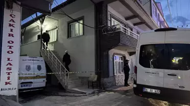Polis ekiplerinin olay yerinde yaptığı inceleme