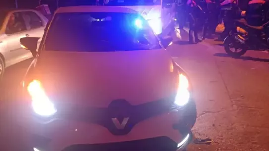 Kaza sonrası polis motosikleti ve otomobil