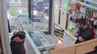 Beyşehir'de Tamir Sırasında Cep Telefonu Bataryası Patladı, Alevler Hızla Söndürüldü