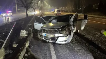 Kaza sonrası aydınlatma direği ve araç